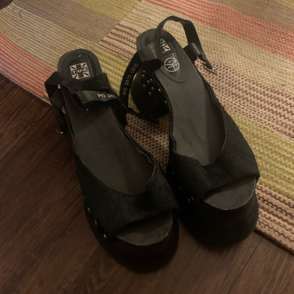 Black platforms
